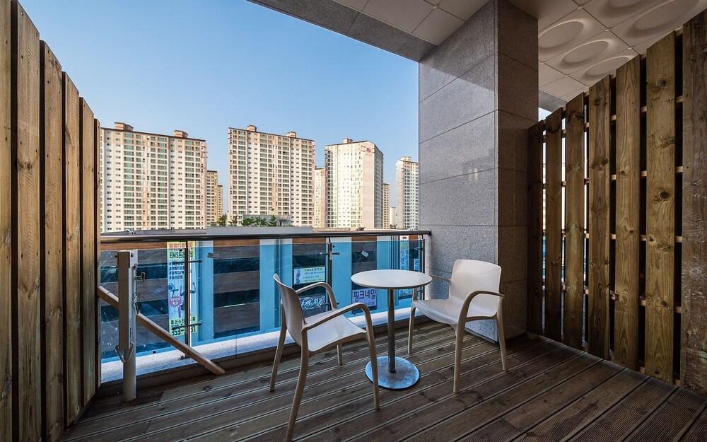 Hwaseong Hotel and You