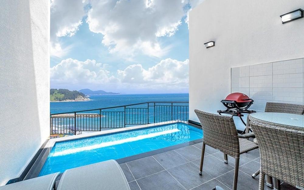 Geojedo Bay Hill Pool Villa