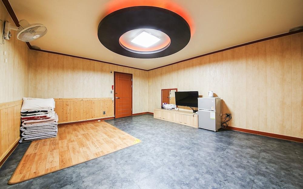 Jeonju Dongsandong Cypress