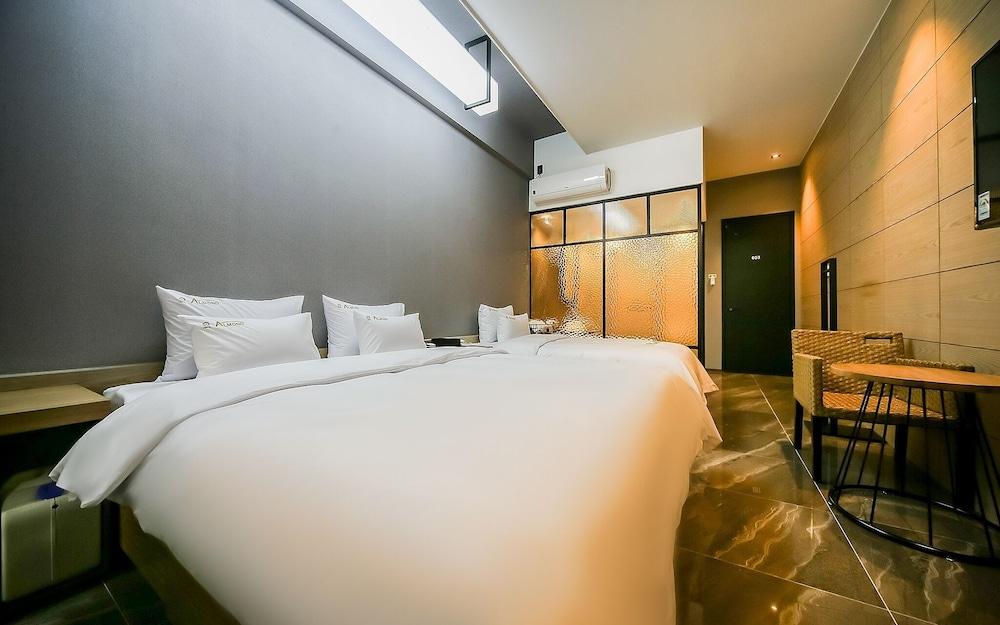 Changwon Jinhae Almond Hotel