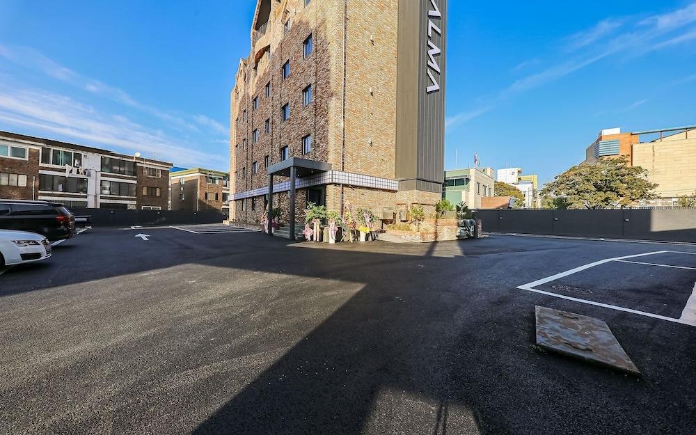 Jincheon Alma Business Hotel