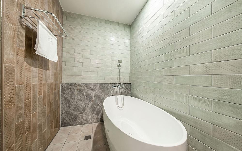 Namyangju Ninestone Hotel