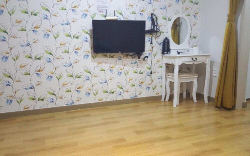 Cheongdo Persimmon Ville Pension