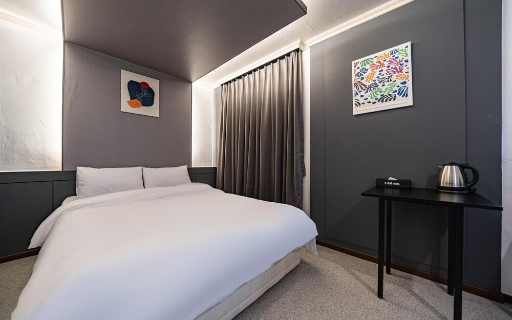 Suwon Station E-got Hotel