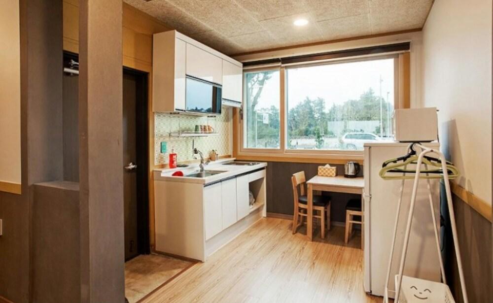 Seogwipo Bogeumji Pension