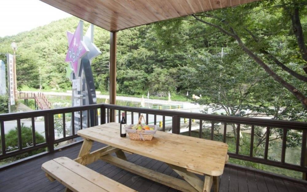 Miryang Mirinae Pension