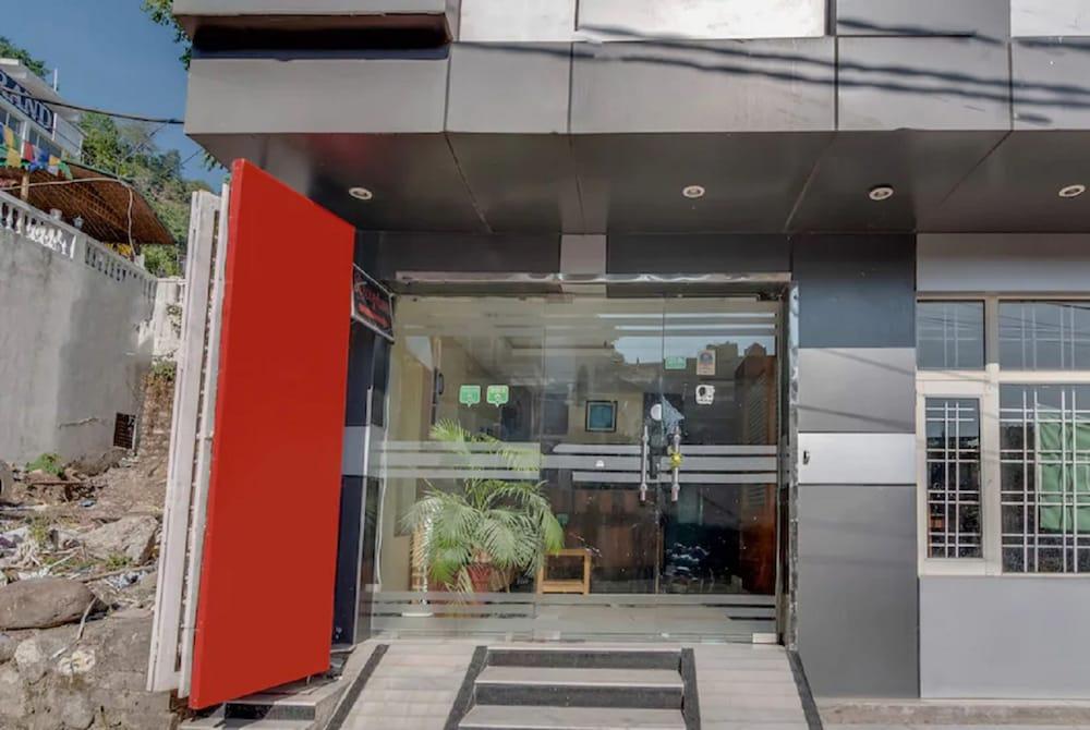 Goroomgo Bhagirath Inn Tapovan Rishikesh