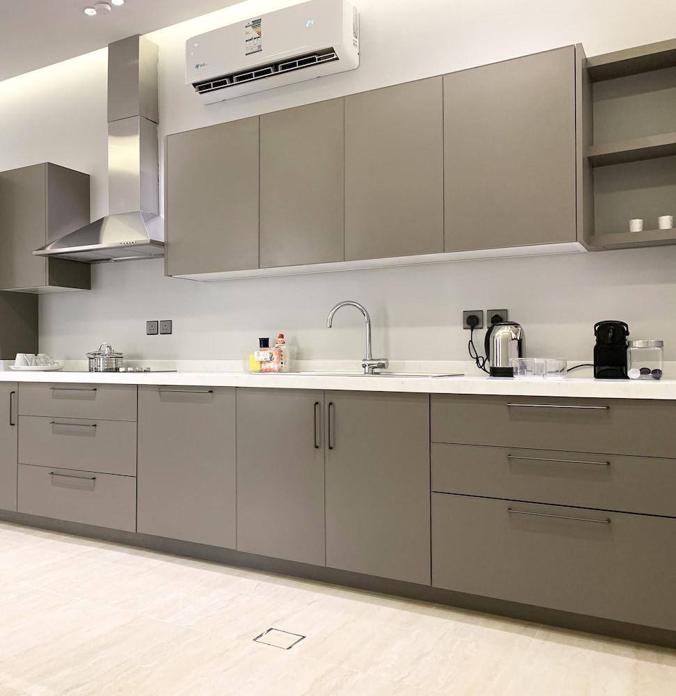 EWa Almughrzat District