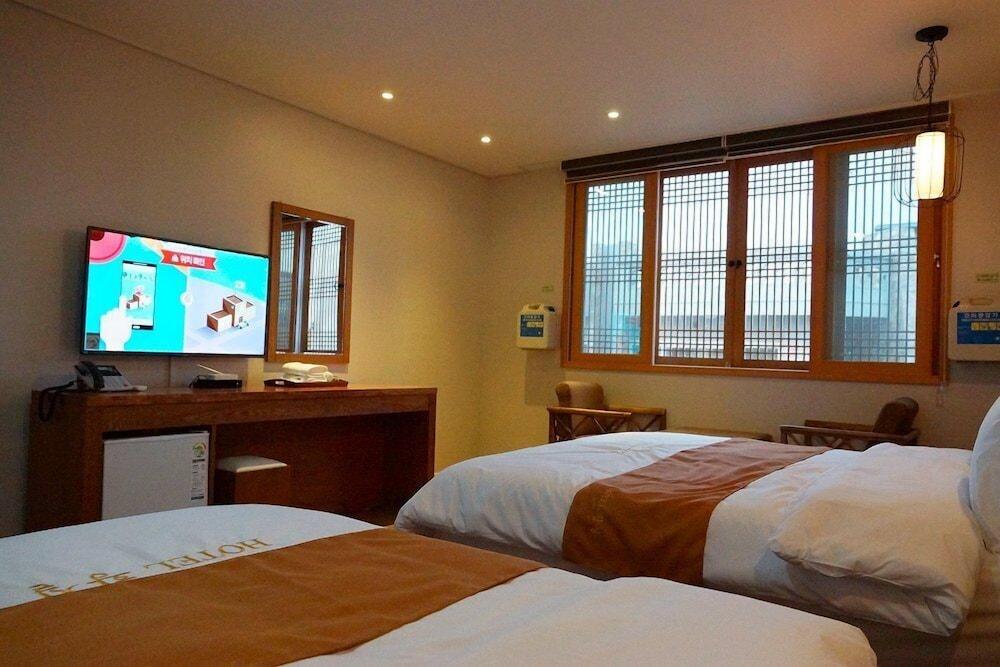 Hwangsil Tourist Hotel