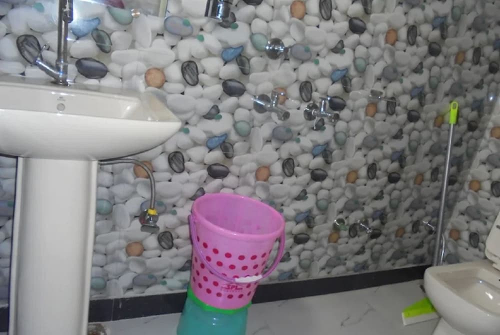 Goroomgo Bansal Guest House Meerut