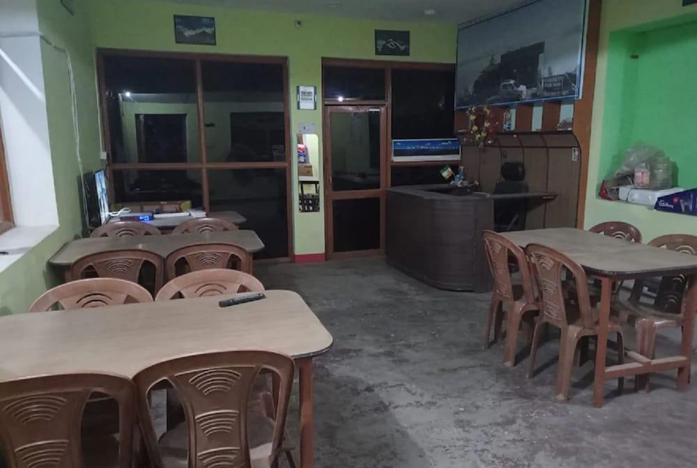 Goroomgo Ananda Homestay Kausani