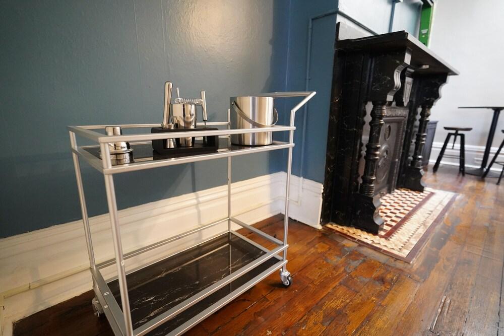 1210 Roland Way- Apartment