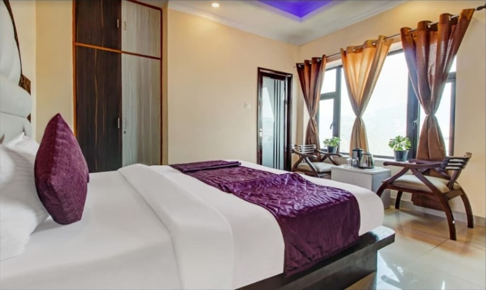 Goroomgo Hill Top Courtyard Shimla