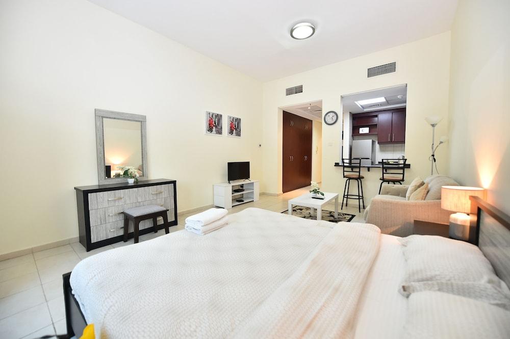 KEN - Spectacular Furnished Studio