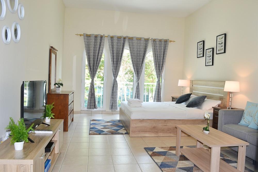 NMR - New Spacious Studio flat