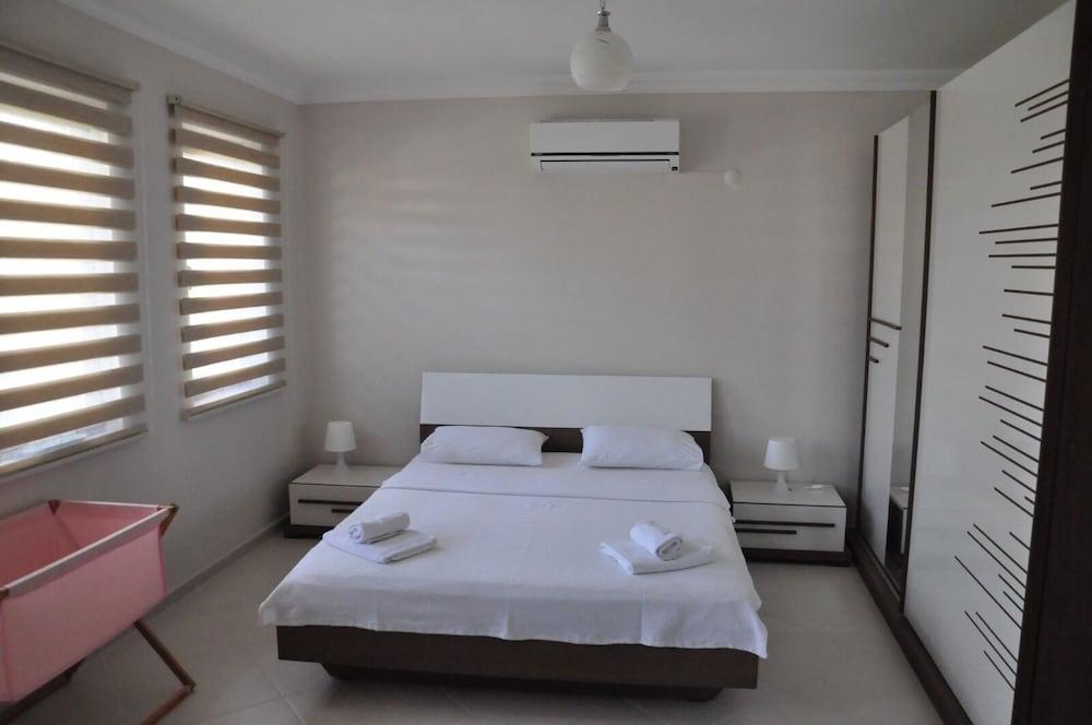 Beautiful 4-bed Villa Private Pools