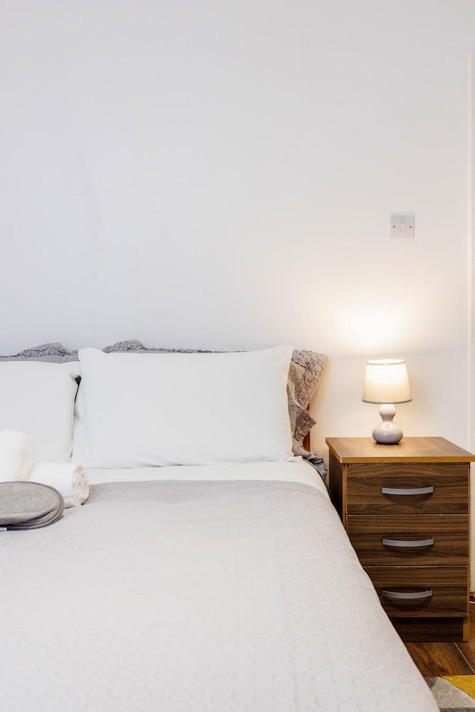 Charming 1-bed Basement Apartment in Lewisham