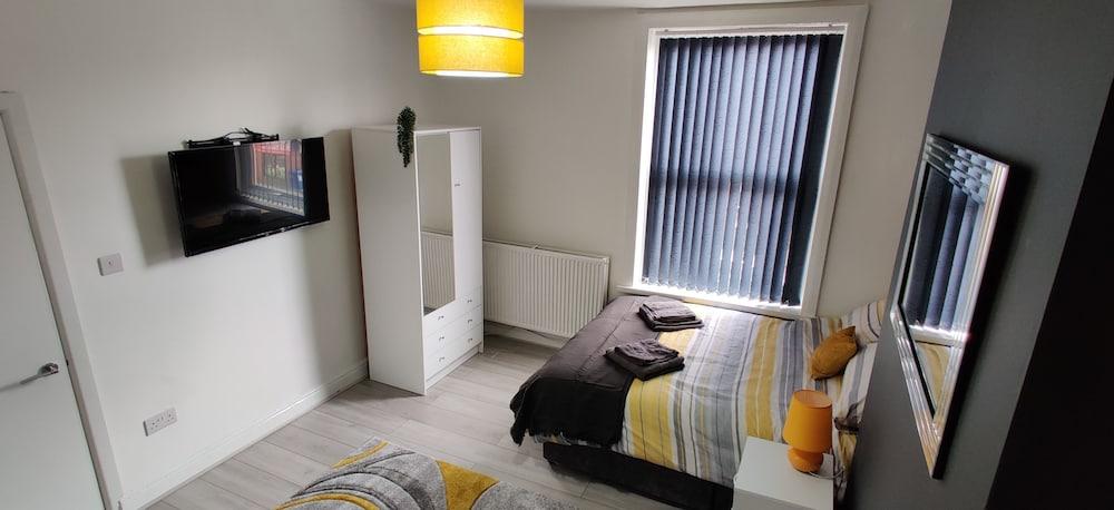 Homebird Property - Ashton House