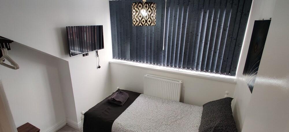 Homebird Property - Ashton House