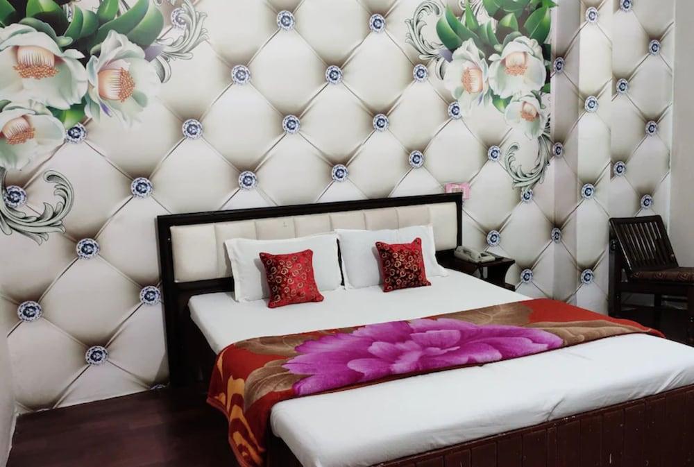 Goroomgo Bros Hostel Manali