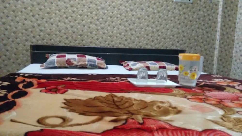 Goroomgo Maatu Shri Guest House Mathura