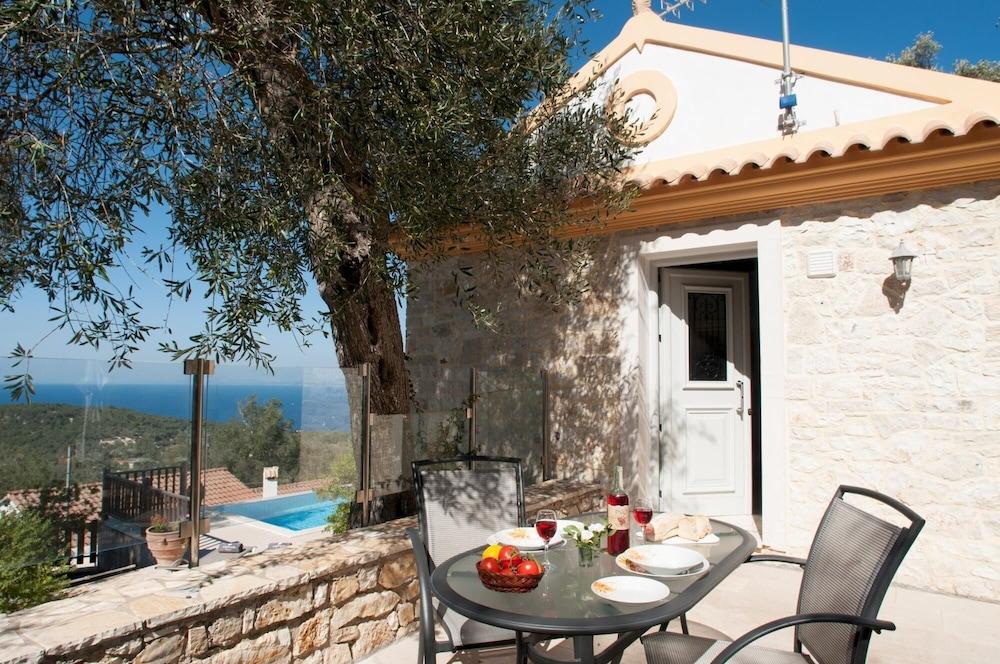 Joanna s House in Kourteika