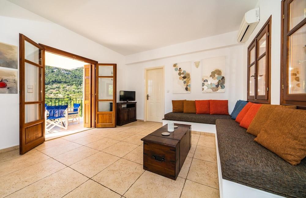Rhodia Beach Villa in Ithaki