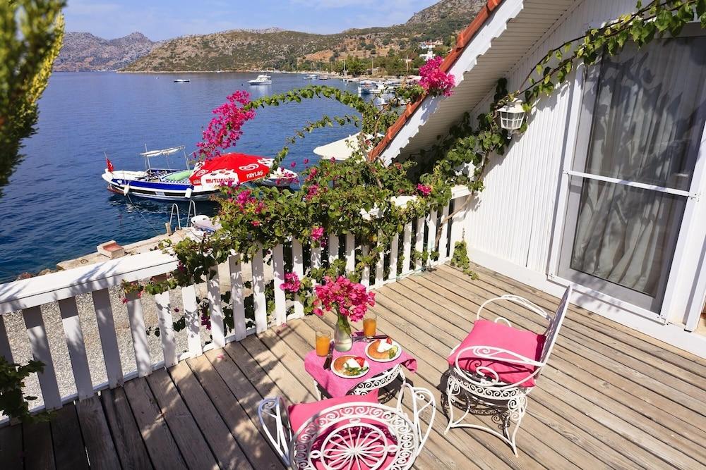 Waterfront Cottage in Ta l ca