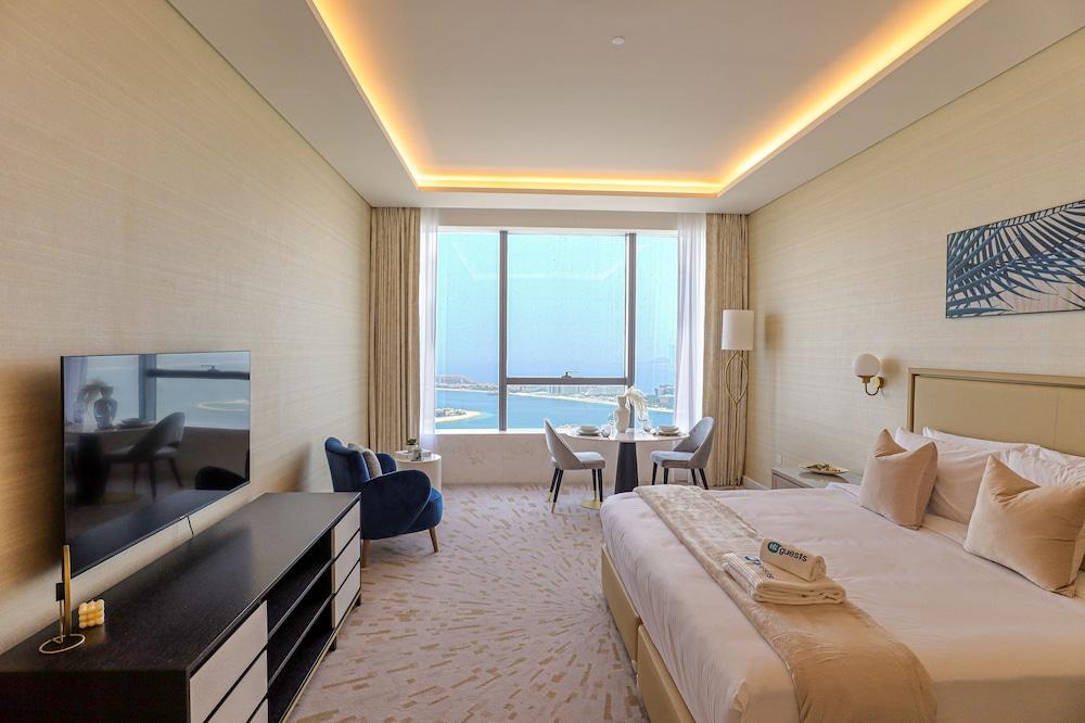 HiGuests - The Palm Tower