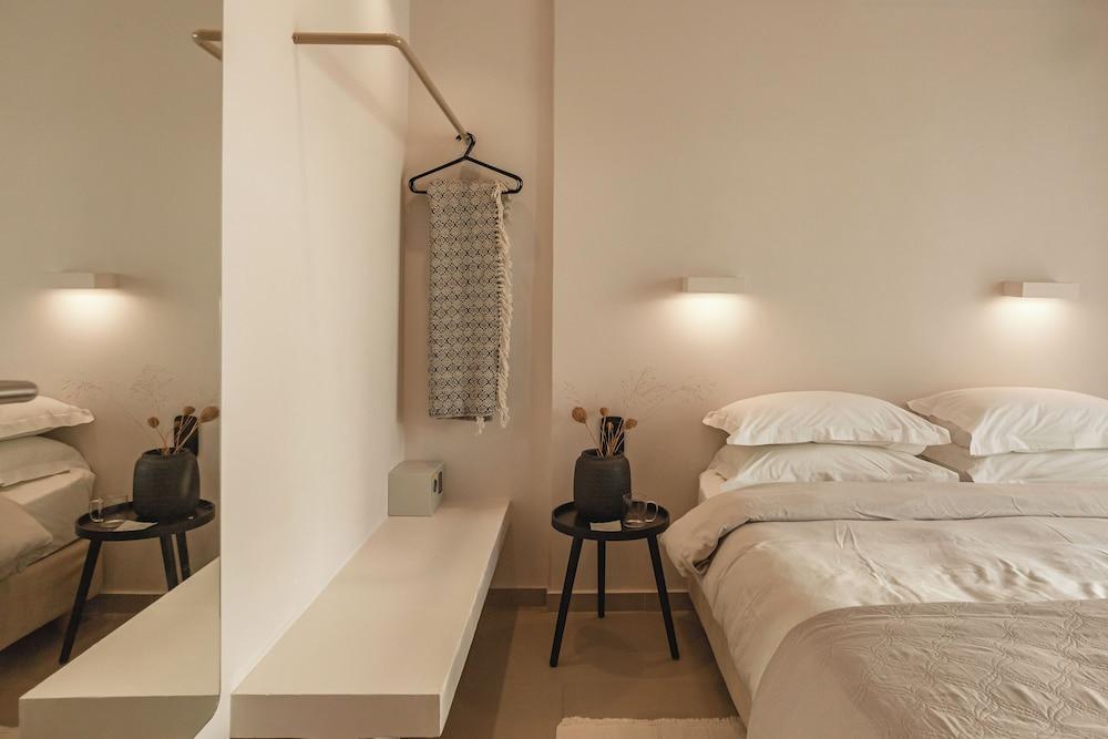 Amal Kythnos Suites