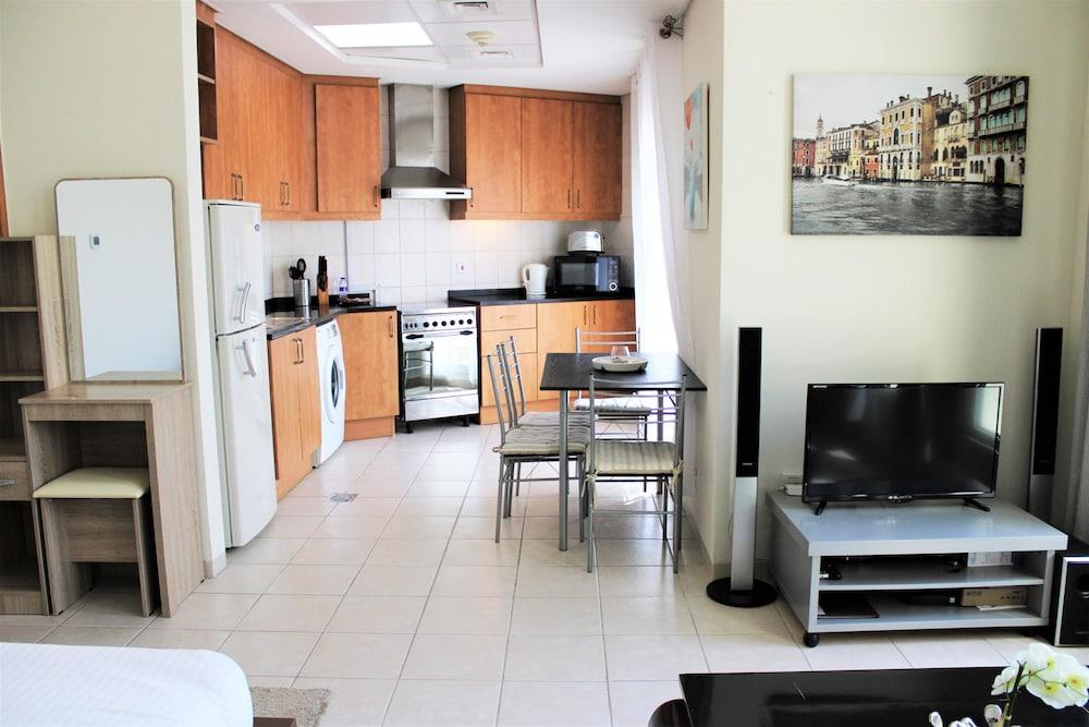 IRN - Spacious Studio in Discover Garden