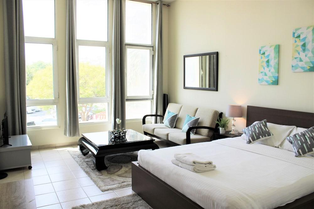 IRN - Spacious Studio in Discover Garden