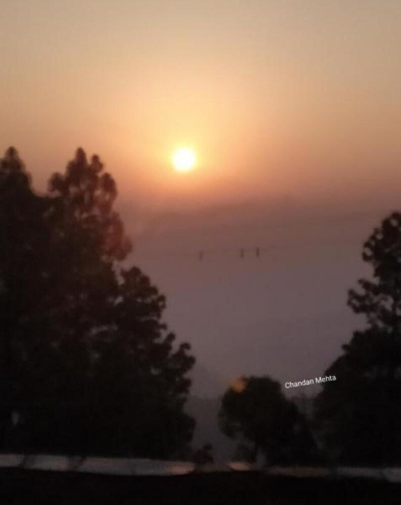 Goroomgo Mangalmurti Himalyan Binsar