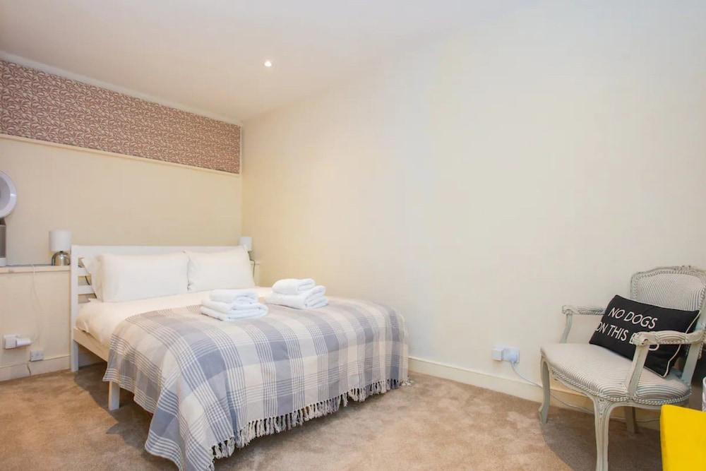 Peaceful 2 Bedroom Apartment in Affluent Fulham