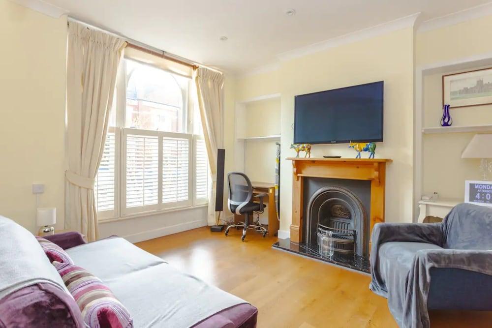 Peaceful 2 Bedroom Apartment in Affluent Fulham