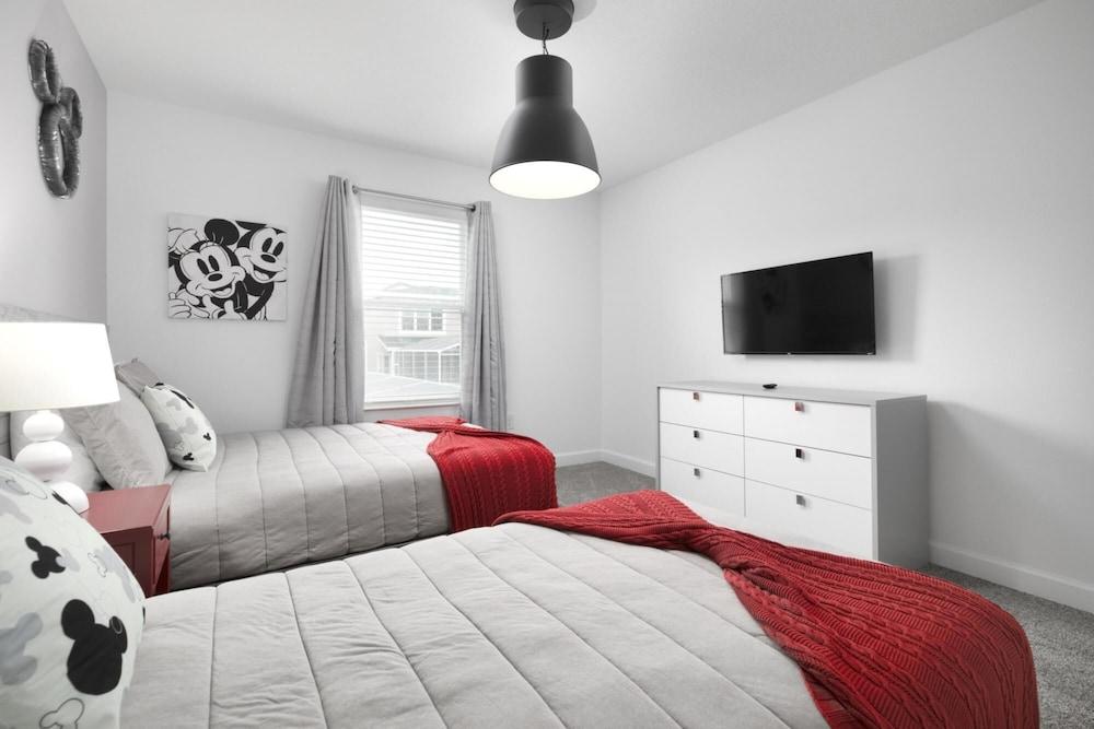 Charming Townhome Near Disney