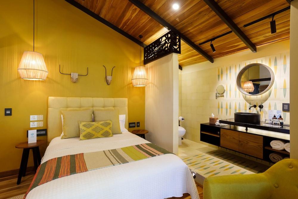 awā Beachfront Hotel