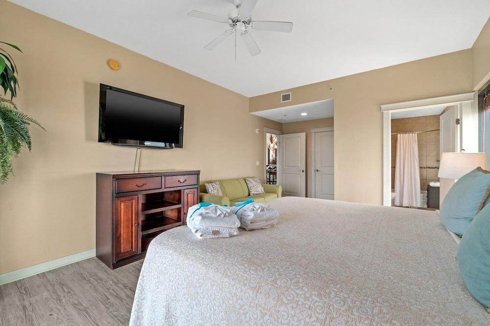 Rooftop Views of The Gulf! 1800 Square Foot Private Rooftop Terrace!