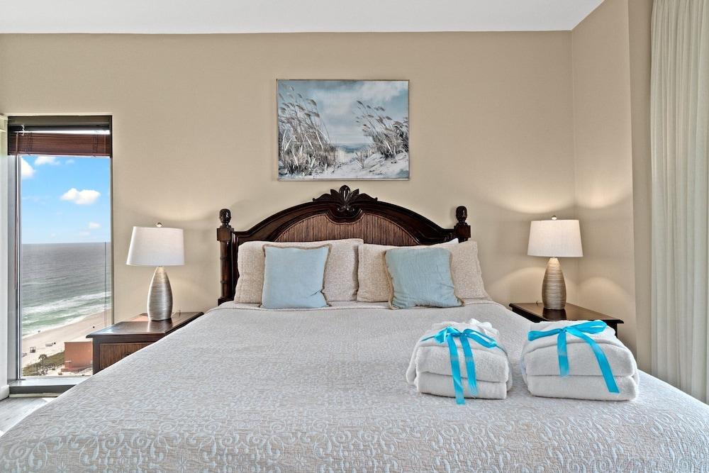 Rooftop Views of The Gulf! 1800 Square Foot Private Rooftop Terrace!