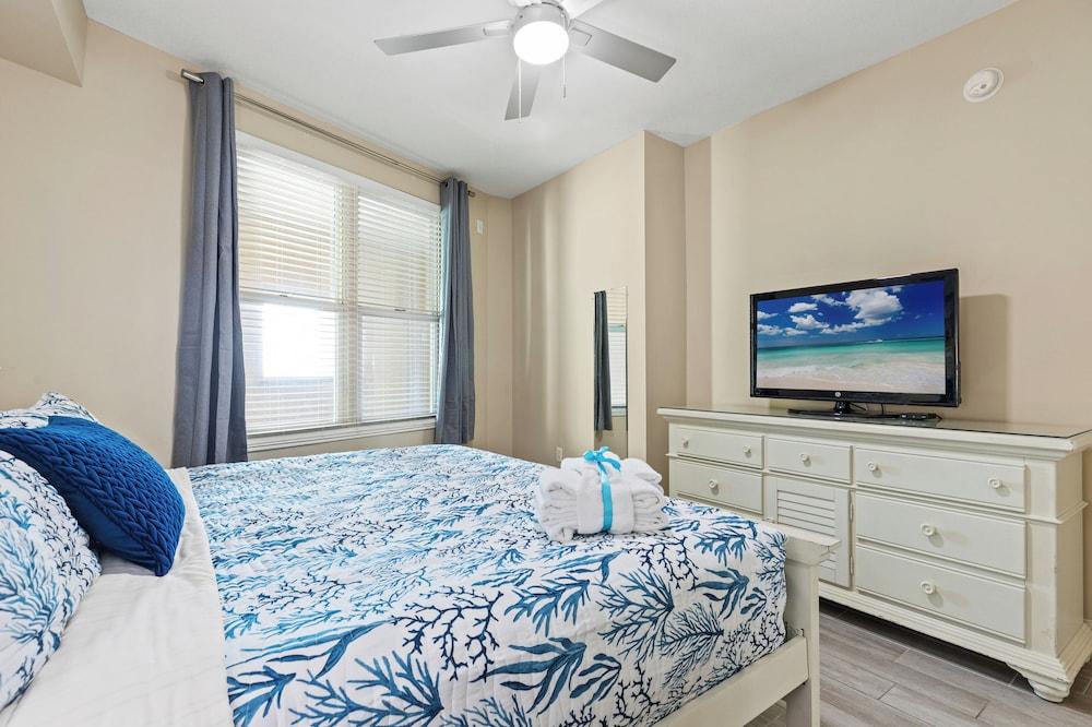 Beautiful 5th Floor Aqua Resort Unit With Direct Ocean Views, Sleeps 8!