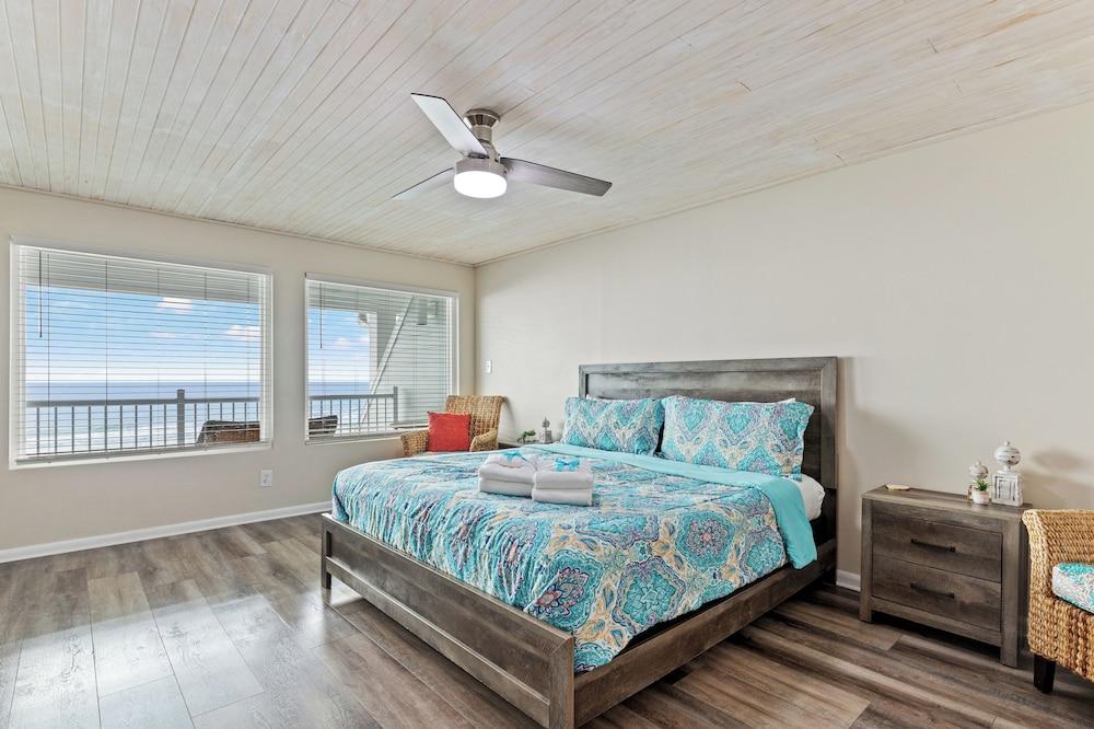 Put Some Vitamin Sea in Your Vacation! Gulf Front Town Home - Quiet West End