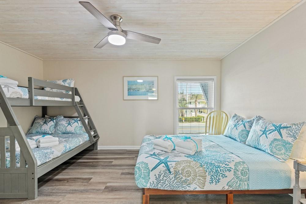 Put Some Vitamin Sea in Your Vacation! Gulf Front Town Home - Quiet West End