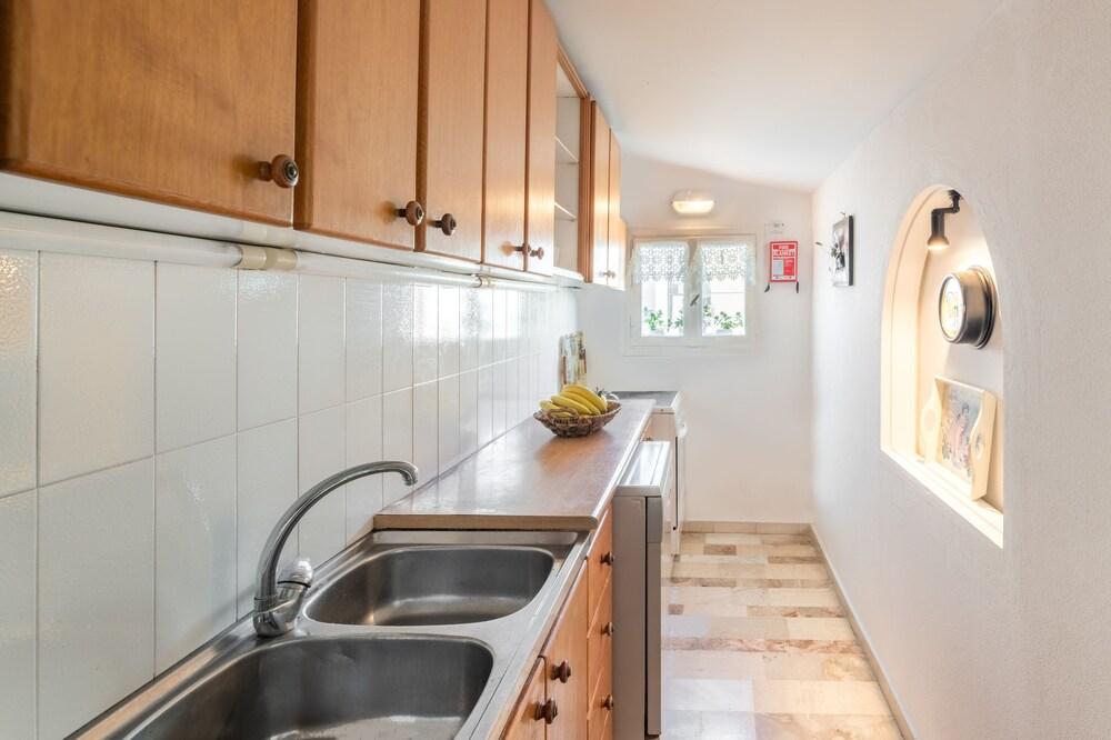 Elegant Harbour Apartment