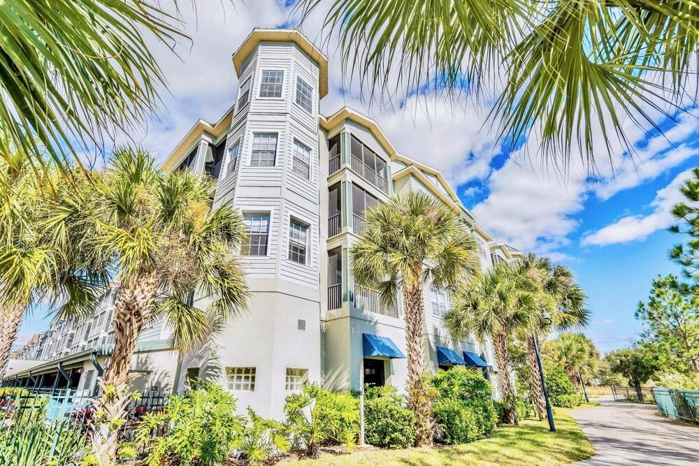 Spacious 2BR Condo Near Disney