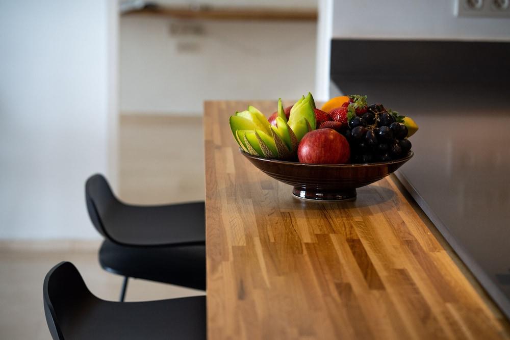 Bright and Clean Rothchild Quarter