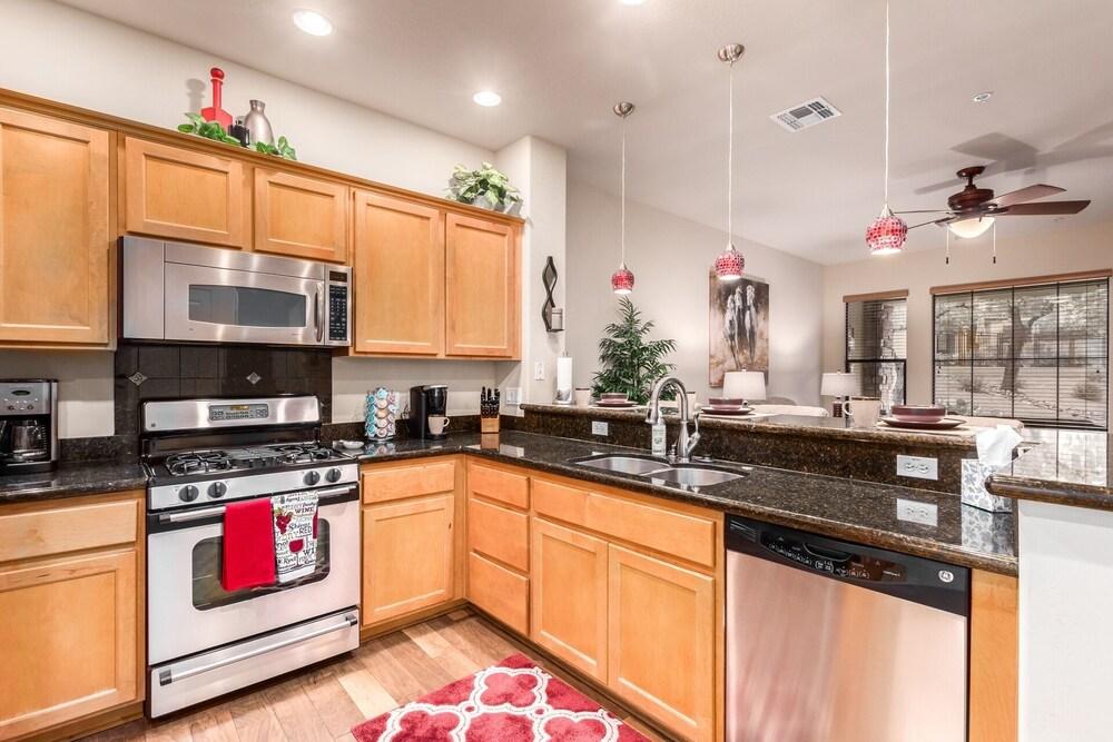 87th #1049 Scottsdale 2 Bedroom Townhouse by Redawning