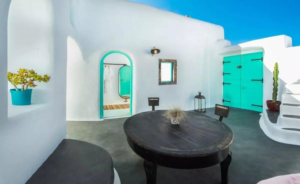 Two Bedroom Villa With Private Indoor Cave Pool