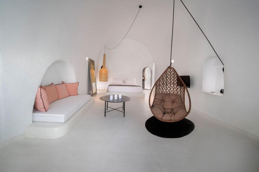 Two Bedroom Villa With Private Indoor Cave Pool