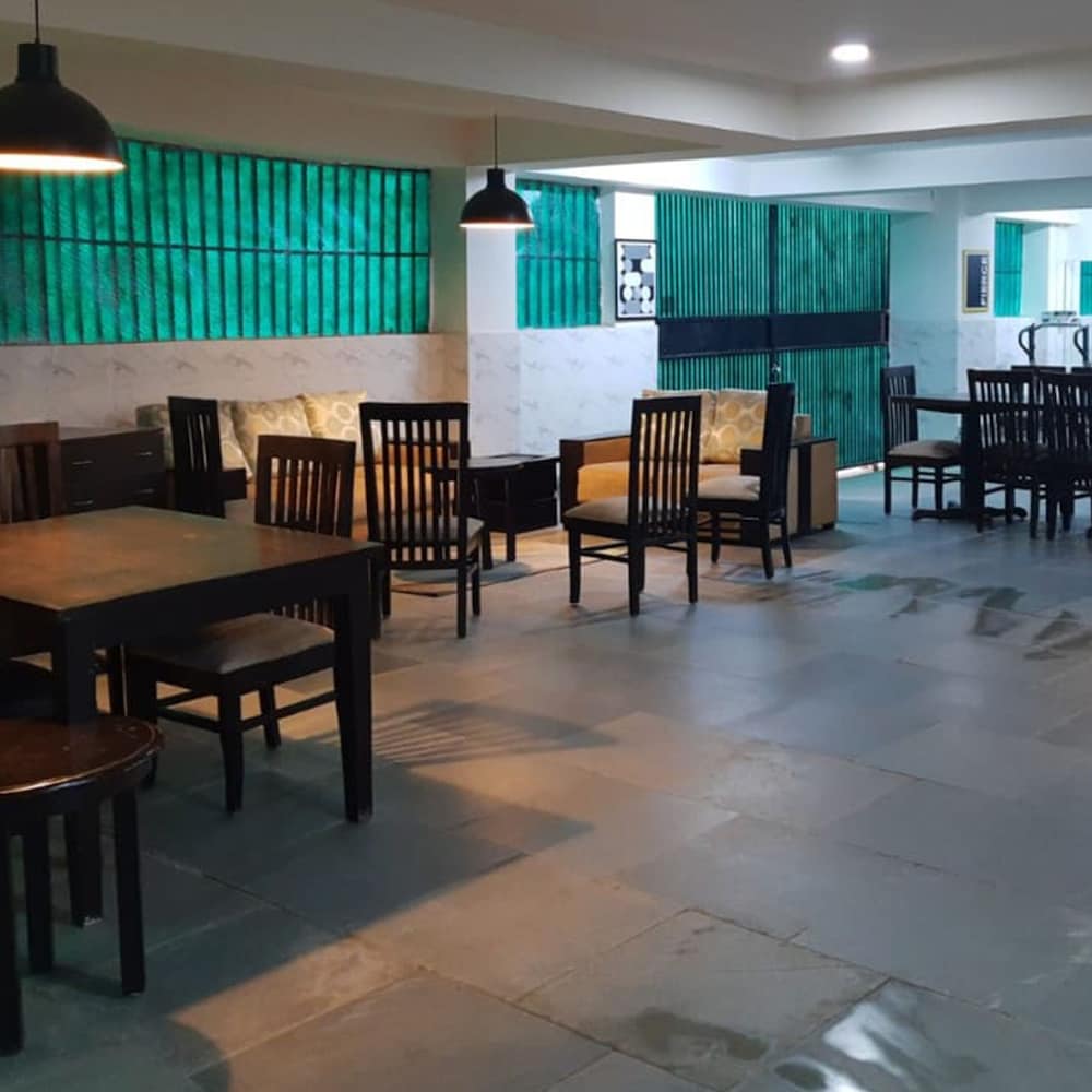 Abuzz Oxfordcaps Shahpur Jat - Campus Accommodation