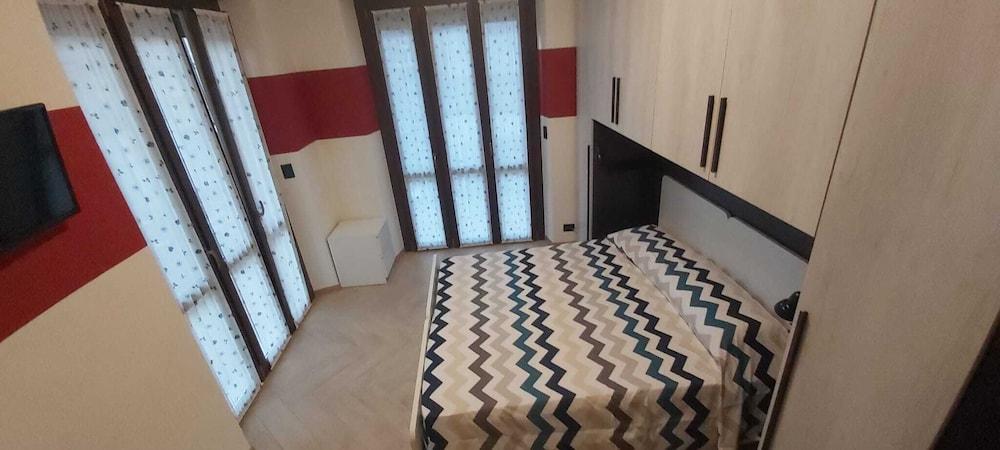 Comfortable Apartment With Hydromassage Shower